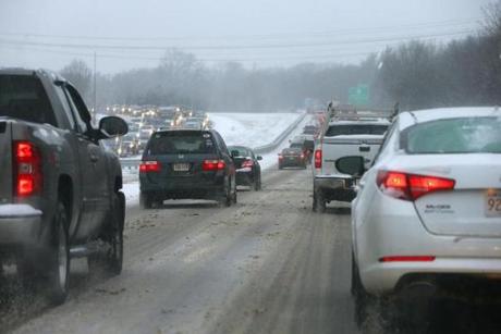 Boston-12/17/2016- The first significant snow blanketed the region, as it took an hour to get from Pembroke to Braintree on Rt 3 northbound at 8a.m. traffic JohnTlumacki/Globe Staff(metro)
