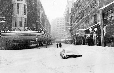'78 BLIZZARD SLIDER Boston, MA - 2/6/1978: Boston's Washington Street is buried in snow on Feb. 6, 1978, during a blizzard. The storm dropped 23.6 inches of snow on Boston over 32 hours and 40 minutes, between Feb. 5 and 7. (David L. Ryan/Globe Staff) --- BGPA Reference: 140512_CB_006
