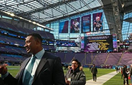 SUPER BOWL SLIDER1 Minneapolis, MN 2/4/2018: Willie McGinest, who was part of the victorious New England team that beat the Eagles in Super Bowl XXXIX, and now is an analyst for the NFL Network, is pictured on the field around four and a half hours before kickoff during a break in the network's telecast. The New England Patriots play the Philadelphia Eagles in Super Bowl LII at US Bank Stadium in Minneapolis. (Jim Davis/Globe Staff)

