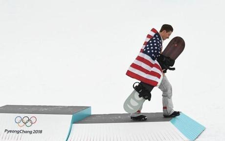 Shaun White celebrated his gold medal in the men?s snowboard halfpipe competition.
