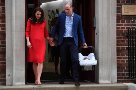 Britain's Catherine (L), Duchess of Cambridge and Britain's Prince William, Duke of Cambridge depart the Lindo Wing at St Mary's Hospital in central London with their newly-born son, their third child on April 23, 2018. / AFP PHOTO / Ben STANSALLBEN STANSALL/AFP/Getty Images
