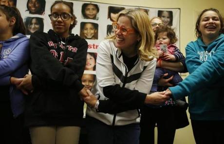 Holyoke, MA--4/25/2018-- San Juan Mayor Carmen Yulin Cruz joins hands with students at Girls Inc. to form a human chain for a photograph to send back to Puerto Rico in support of school children there who are still trying to get their public schools to reopen. (Jessica Rinaldi/Globe Staff) Topic: 27PRMayor Reporter:
