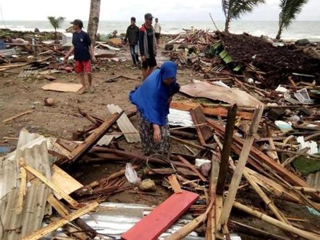 Residents in Carita Beach, Indonesia, inspected the damage to their homes after the tsunami.
