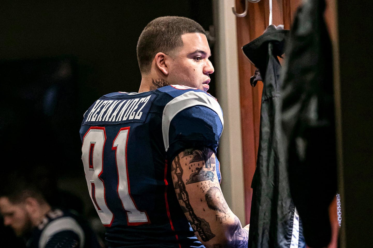 "American Sports Story: Aaron Hernandez," a new limited series on FX, chronicles the rise and unthinkable fall of the former Patriots player.