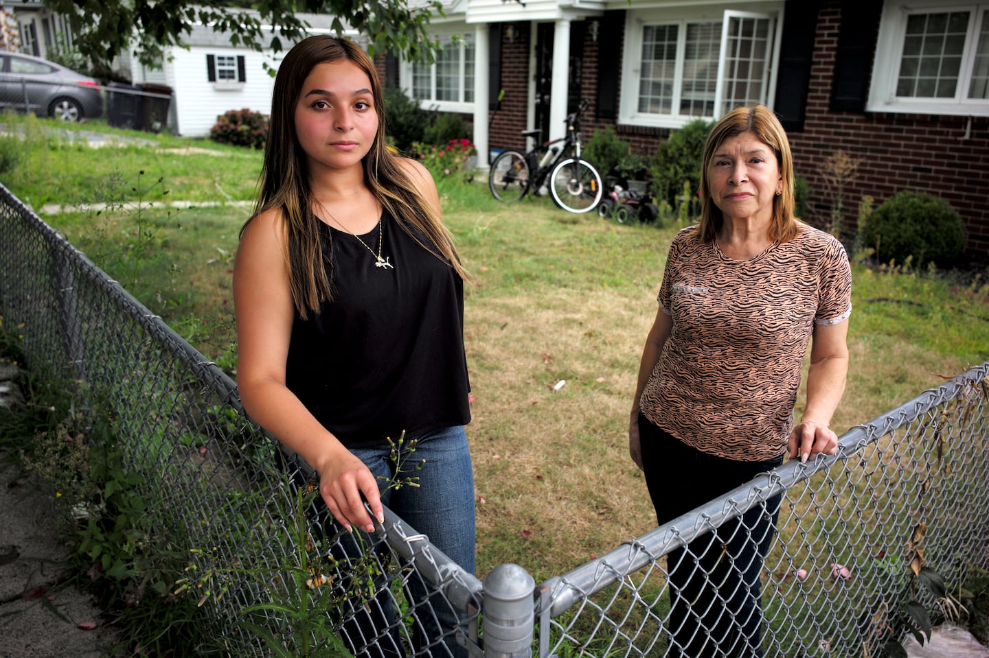 Xiomara Perez (left) and her grandmother Elicenia Puerta in Everett.