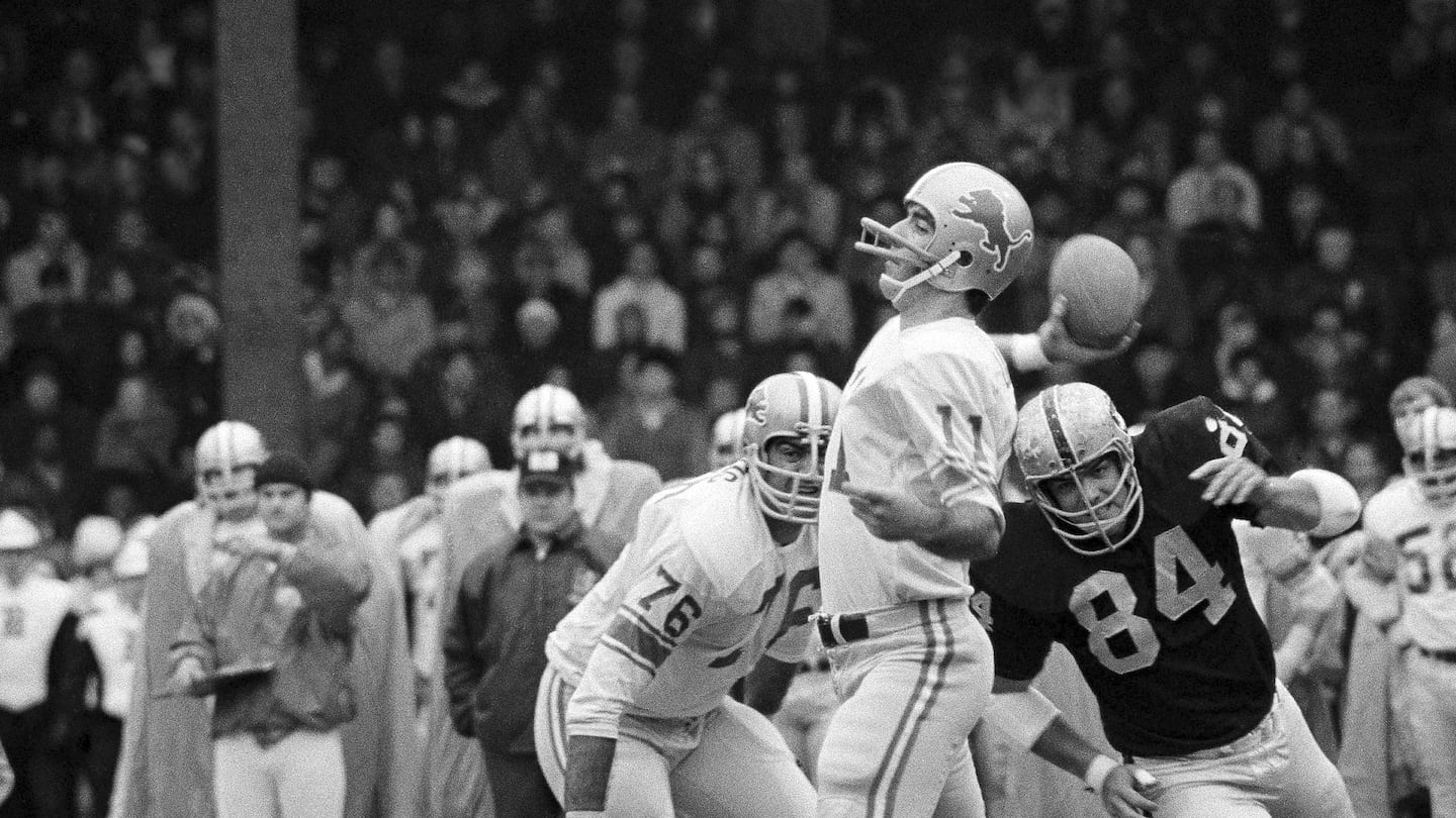 Lions quarterback Greg Landry looks for Chuck Walton somewhere downfield during a 1970 game against the Raiders in Detroit.