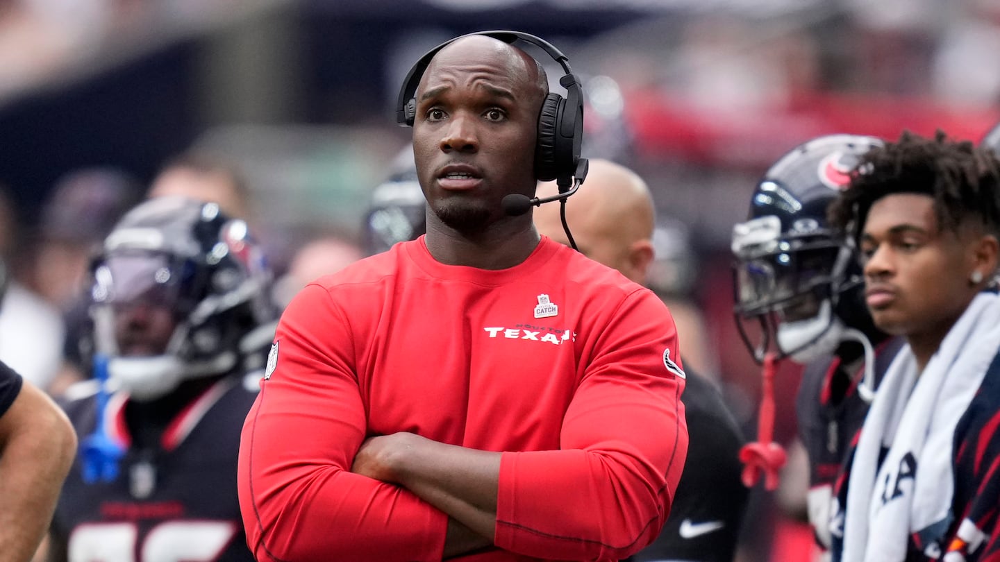 DeMeco Ryans's Texans are ranked fourth overall defensively (274.2 yards per game) and third (154) against the pass.