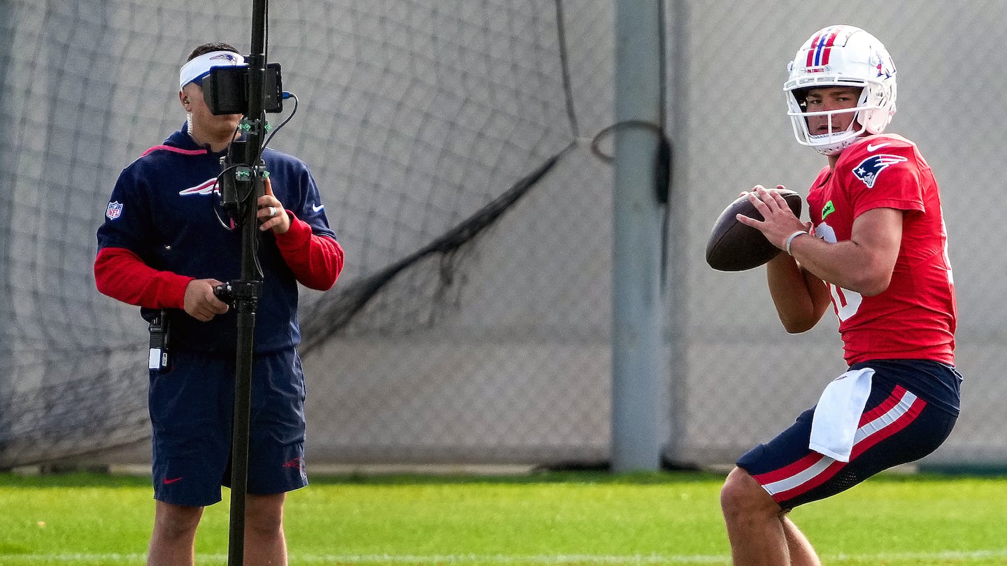 All eyes will be on Patriots rookie Drake Maye as he makes his first NFL start Sunday.