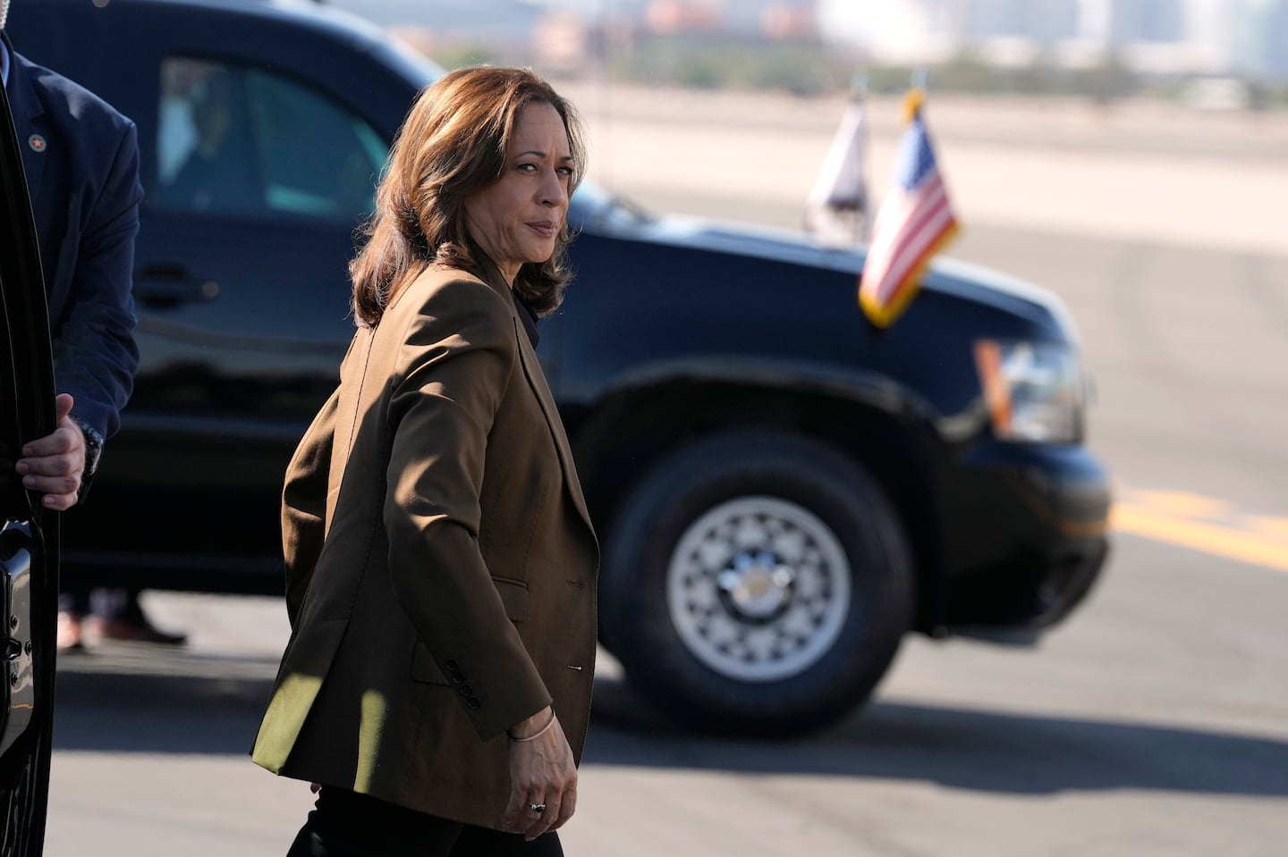 Democratic presidential nominee Vice President Kamala Harris walks to board Air Force Two, Friday, Oct. 11, at Sky Harbor International Airport in Phoenix, en route to Washington.