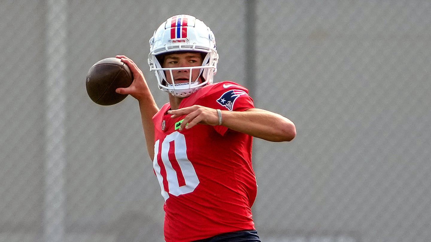 Rookie quarterback Drake Maye will make his debut as the Patriots' starter against the Texans.