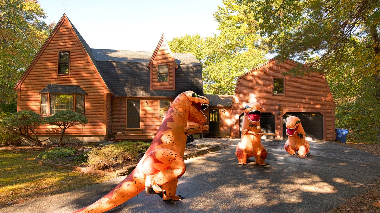 A New Hampshire realtor went viral for his dinosaur staging initiative.