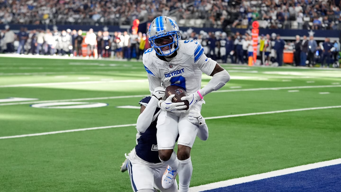 Lions receiver Jameson Williams dragged Cowboys cornerback Trevon Diggs into the end zone on a 37-yard TD catch in the third quarter.