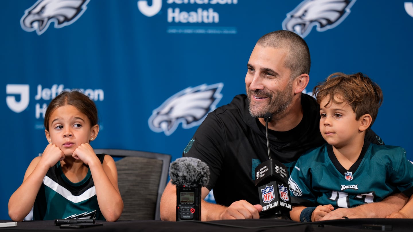 Nick Sirianni brought his daughter, Taylor, and son, Miles, into his news conference following Sunday's Eagles' victory over the Browns.