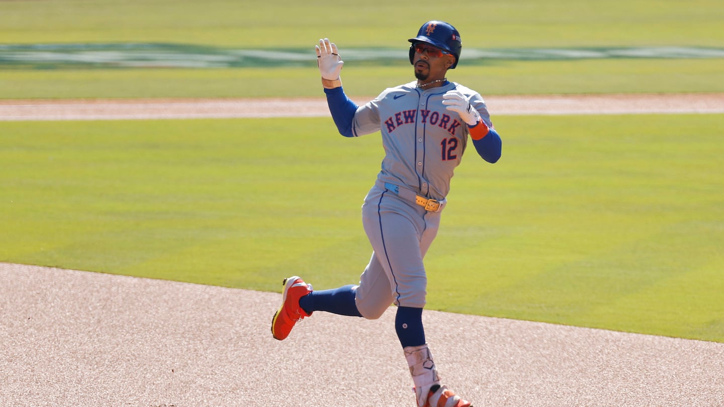 Mets shortstop Francisco Lindor opened Game 2 with a solo home run to right field, ending the Dodgers' streak of 33 consecutive scoreless innings in the postseason, and leading New York to a 7-3 victory to even the NLCS at a game apiece.