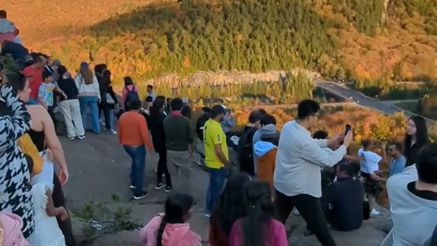 Hikers and tourists crowded together at Artist's Bluff in Franconia, N.H., on Oct. 5.