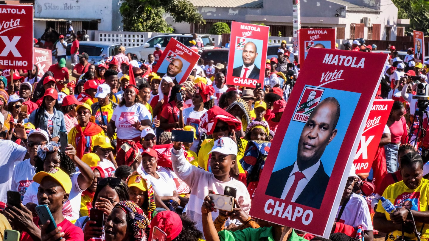 Supporters take part in a ruling party rally to support presidential candidate Daniel Chapo ahead of elections, in Maputo, Mozambique, Sunday, Oct. 6, 2024.