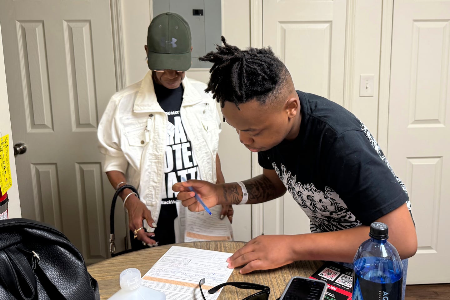 Patricia Powell helped Jaleen Green register to vote in Georgia's Terrell County on Oct. 5.