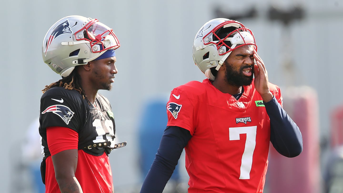 Jacoby Brissett (right) took the starter reps in practice Wednesday, and if Drake Maye isn't cleared by Sunday, Joe Milton III (left) will be the backup quarterback.