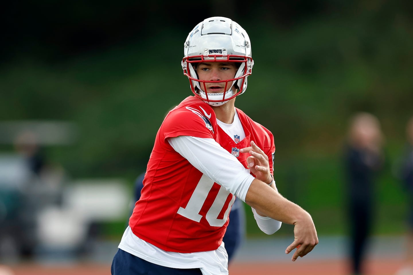 Patriots quarterback Drake Maye has been working his way through the NFL's concussion protocol this week.