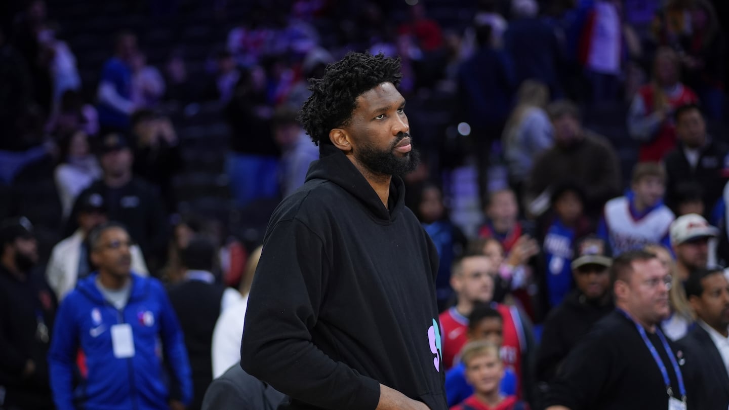 Philadelphia 76ers center Joel Embiid did not play Saturday night against the Memphis Grizzlies, but got into a confrontation with a Philadelphia columnist in the locker room.