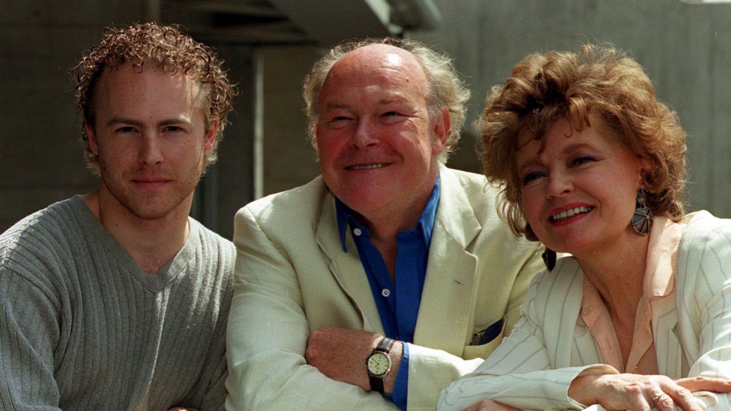 Timothy West (center) with his son, actor Sam West, and wife, actor Prunella Scales, in London in 1999.