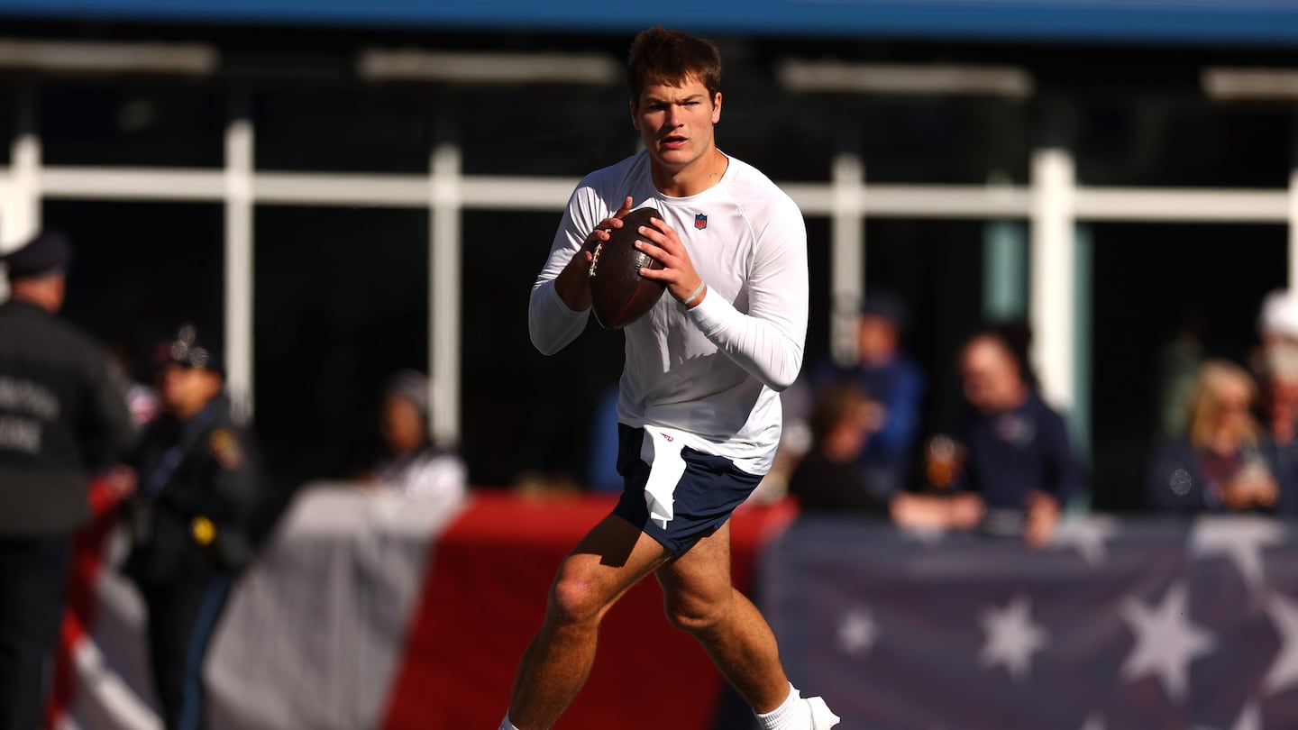 Drake Maye warms up at Gillette Stadium before taking on the Rams.