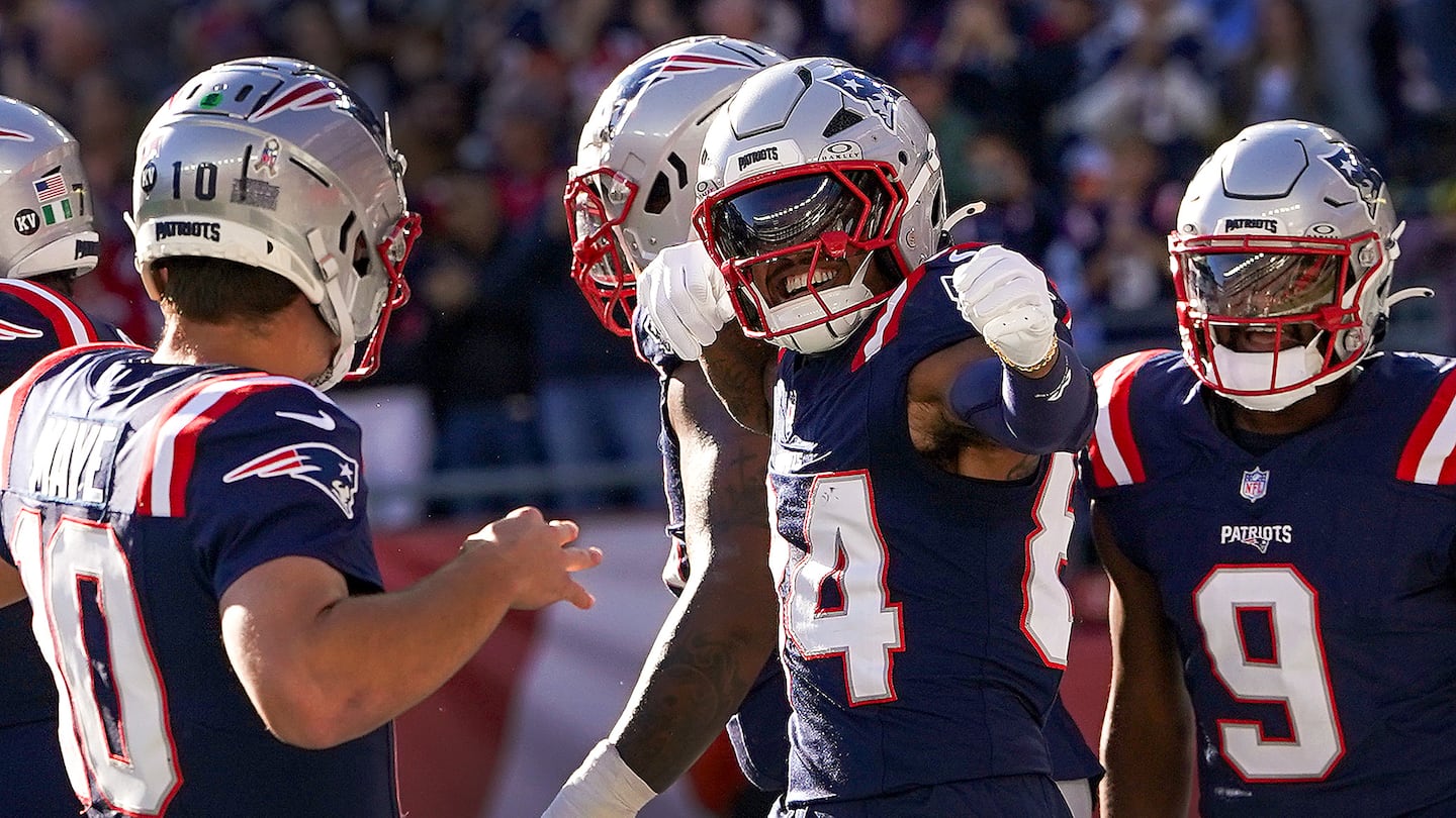 Kendrick Bourne (84) snagged a 9-yard touchdown pass in the first quarter against the Rams.