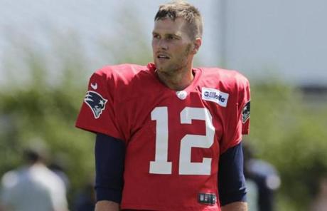 Before he left the field with a knee injury Wednesday, Tom Brady participated in a joint workout with the Buccaneers. 
