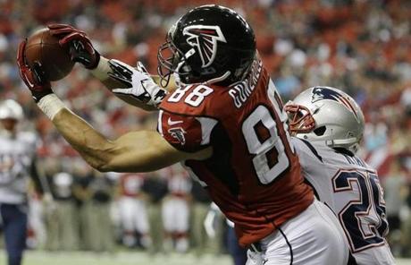 The Falcons fought back late in the fourth as Tony Gonzalez scored a touchdown.
