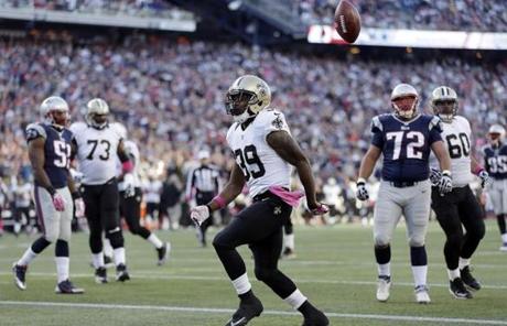 Saints running back Travaris Cadet celebrated his touchdown catch in the first quarter.
