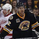Jarome Iginla skated away as the Red Wings celebrated a goal Monday. 