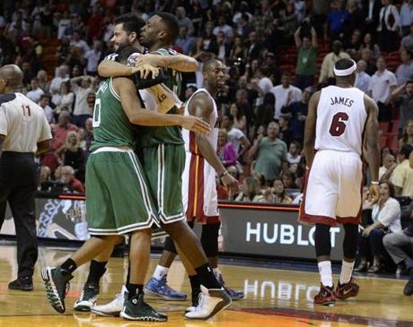 The Celtics celebrated after Jeff Green’s last-second game-winner.
