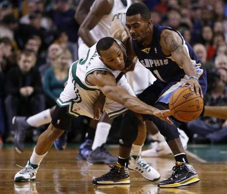 Avery Bradley guarded the Grizzlies’ Mike Conley in the first quarter.
