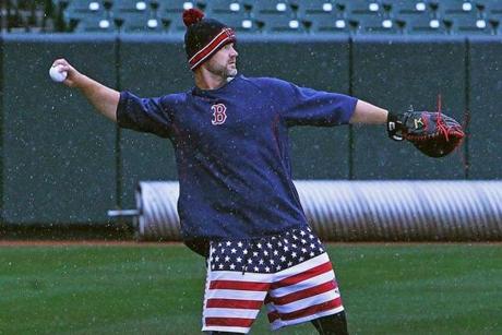 Wearing flag shorts that list the Red Sox’ titles, catcher David Ross loosened up in the rain in Baltimore on Sunday.
