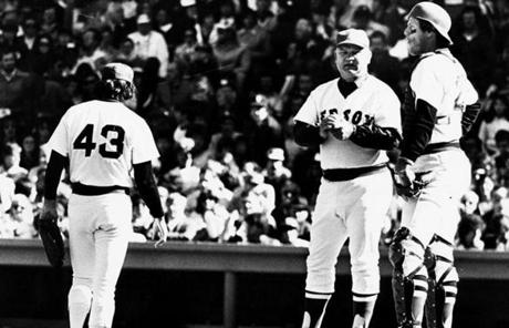 Don Zimmer removed Dennis Eckersley, with Carlton Fisk at his side, in a game against the Yankees Sept. 9, 1978.
