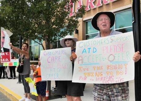 Long-time customers Julie Handley and Charles Hoar of Brighton showed their support for Arthur T. Demoulas outside the Market Basket in Chelsea on Saturday.
