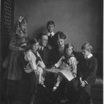 Franklin and Eleanor Roosevelt with their children in 