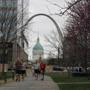 The Old Courthouse (1894) and The Gateway Arch (1965) are landmarks to runners through St. Louis.
