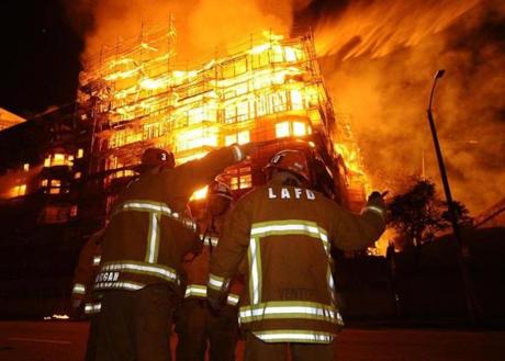 Los Angeles city firefighters battle a massive fire at a seven-story downtown apartment complex under construction in Los Angeles, California December 8, 2014.
