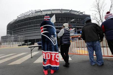 East Rutherford, NJ - 12/21/14 - (Several hours before game time fans begin lining up as the New England Patriots prepare to take on the New York Jets at Metlife Stadium in East Rutherford, NJ. - (Barry Chin/Globe Staff), Section: Sports, Reporter: Shalise Manza Young, Topic: 22Patriots-Jets, LOID:8.0.905994676. 
