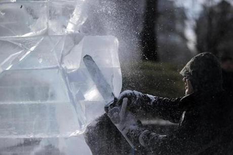 Boston, MA - 12\31\14 - Steve Rose of the Ice Effects company in Rockland works on an ice sculpture on Boston Common in preparation for First Night. Lane Turner/Globe Staff Section: METRO Reporter: in caps Slug: 
