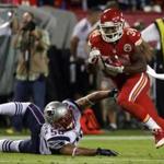 Chiefs running back Knile Davis ran past defensive end Rob Ninkovich on Sept. 29 in Kansas City. 