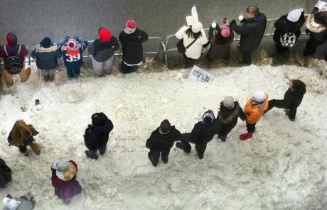 Patriots fans were lining up to see the parade.
