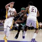 Boston Celtics guard Isaiah Thomas, middle, drives between Los Angeles Lakers guard Jeremy Lin, right, and forward Ed Davis during the first half of an NBA basketball game in Los Angeles, Sunday, Feb. 22, 2015. (AP Photo/Chris Carlson)