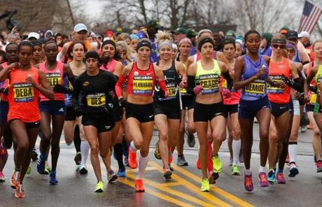 The elite women were packed together at the start of the race.
