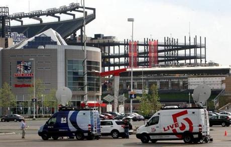 05-12-2015: Dedham, MA: Television news live broadcast vans in the parking lot of Gillette Stadium in Foxborough, Mass May 12, 2015, in the wake of the New England Patriots' punishments for the deflategate conroversy. Photo/John Blanding, Boston Globe staff story/, Sports ( ) 
