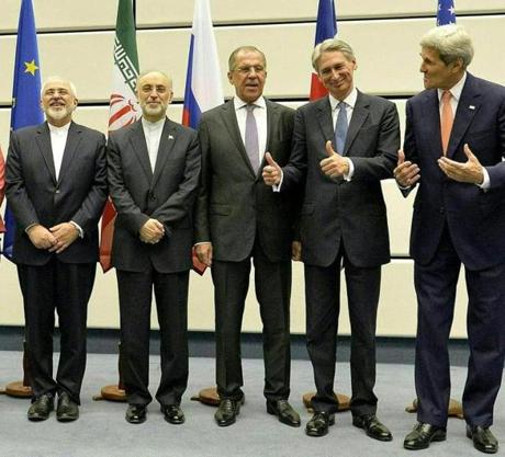 US Secretary of State John F. Kerry (right) and Iranian Foreign Minister Mohammad Javad Zarif (left) joined in a group photo during a news conference after the talks? conclusion.
