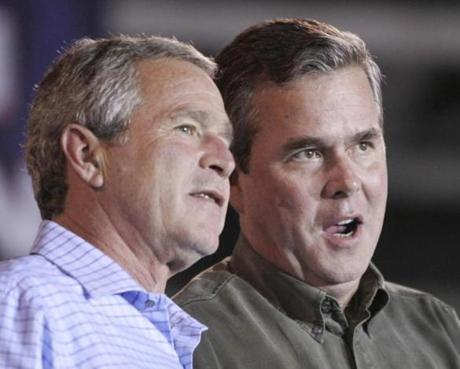 Former President George W. Bush (left) conferred with his brother, Florida Governor Jeb Bush. 
