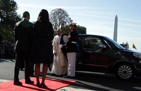 President Obama and Michelle Obama welcomed Pope Francis as he arrived at the White House.
