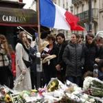 People mourn outside the ?Le Petit Cambodge? and ?Le Carillon? restaurants in Paris, France, on Tuesday.
